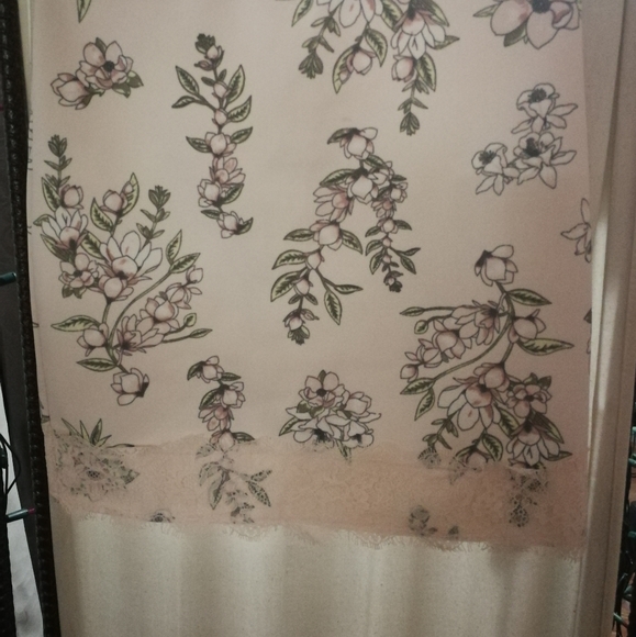 Pink Skirt w/Lace Trim - Picture 4 of 6